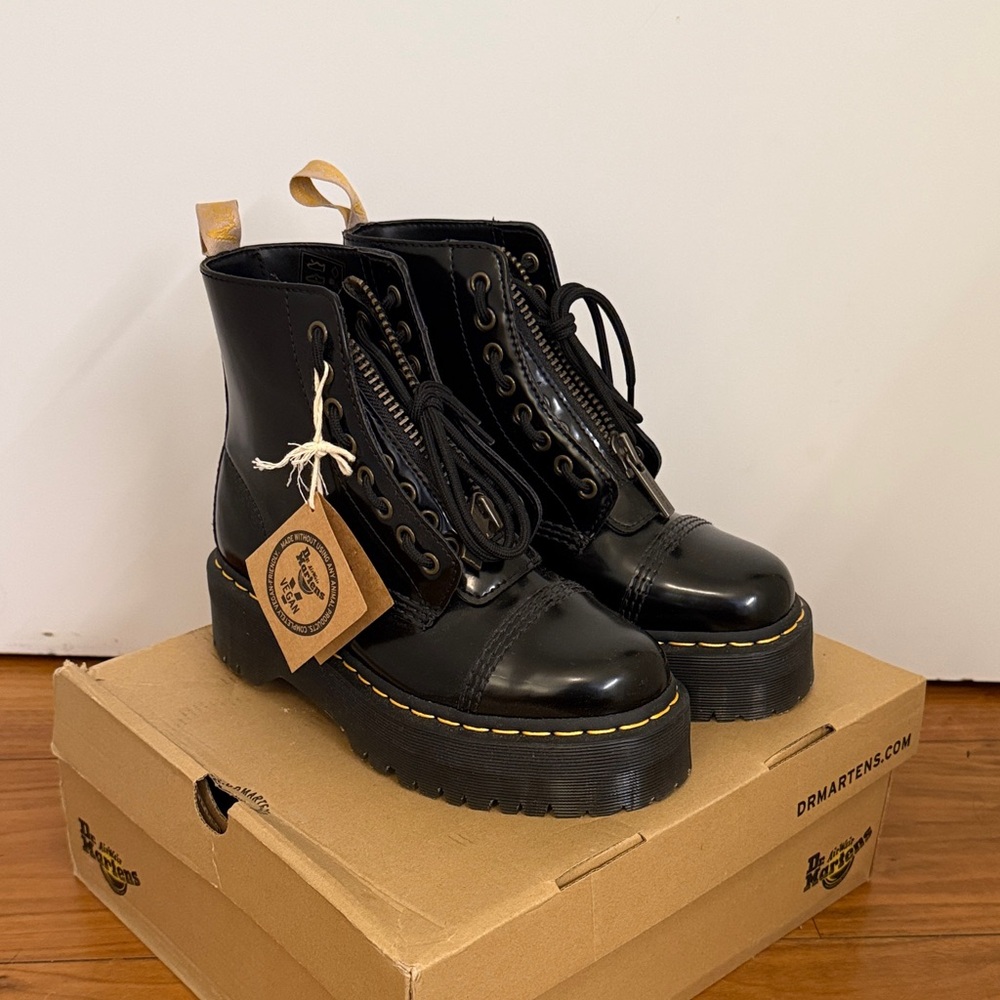 NWT Dr. Martens Sinclair Unisex Black Boots Size 7